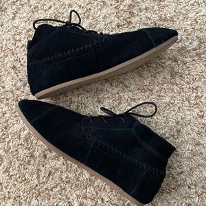 Women’s Toms moccasin style boots.
